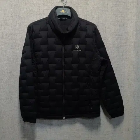 블랙야크 남성 경량 볼륨 구스다운 패딩 100