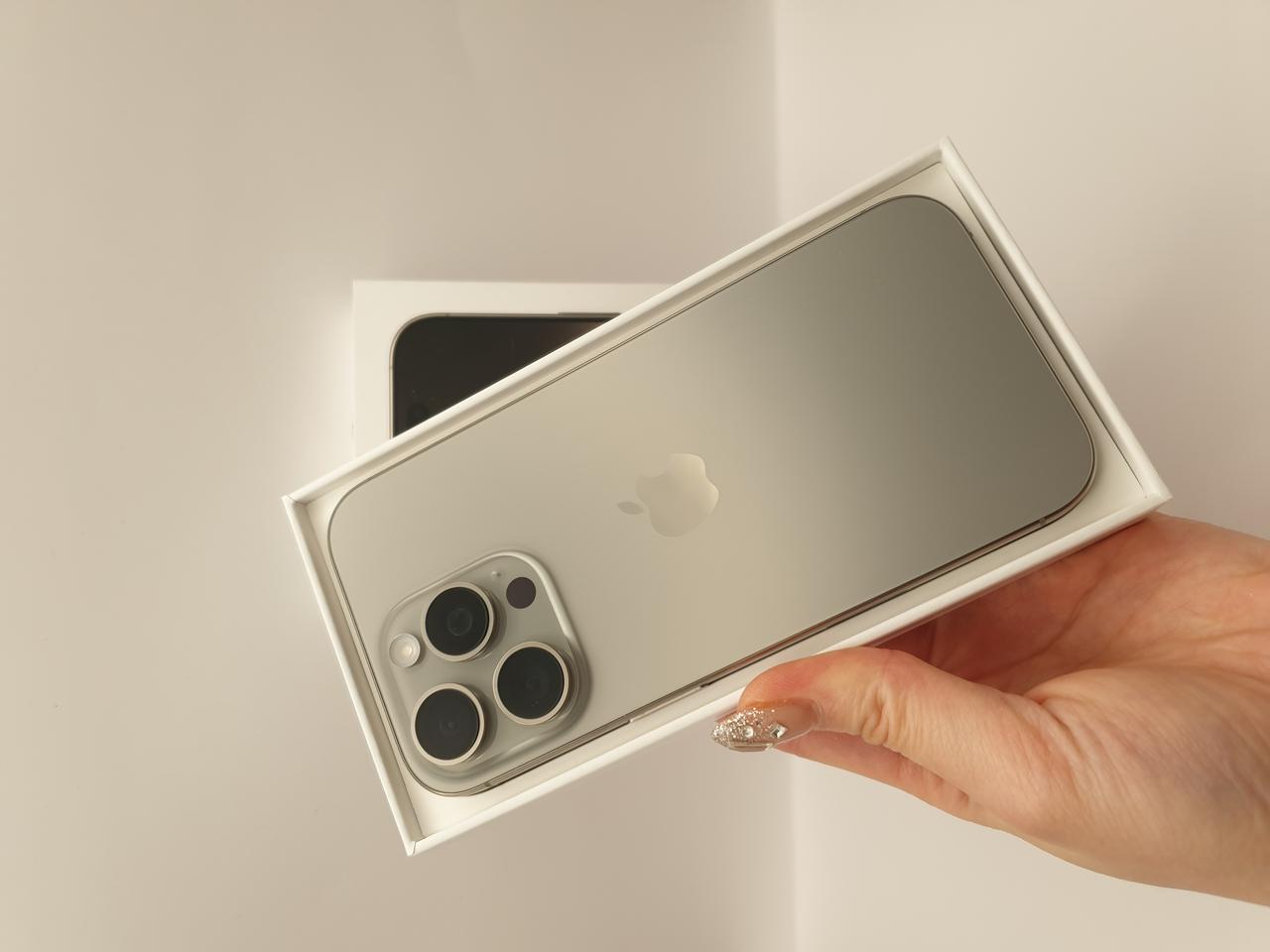 아이폰16프로 128기가 네추럴티타늄 구성품 미사용 풀박스