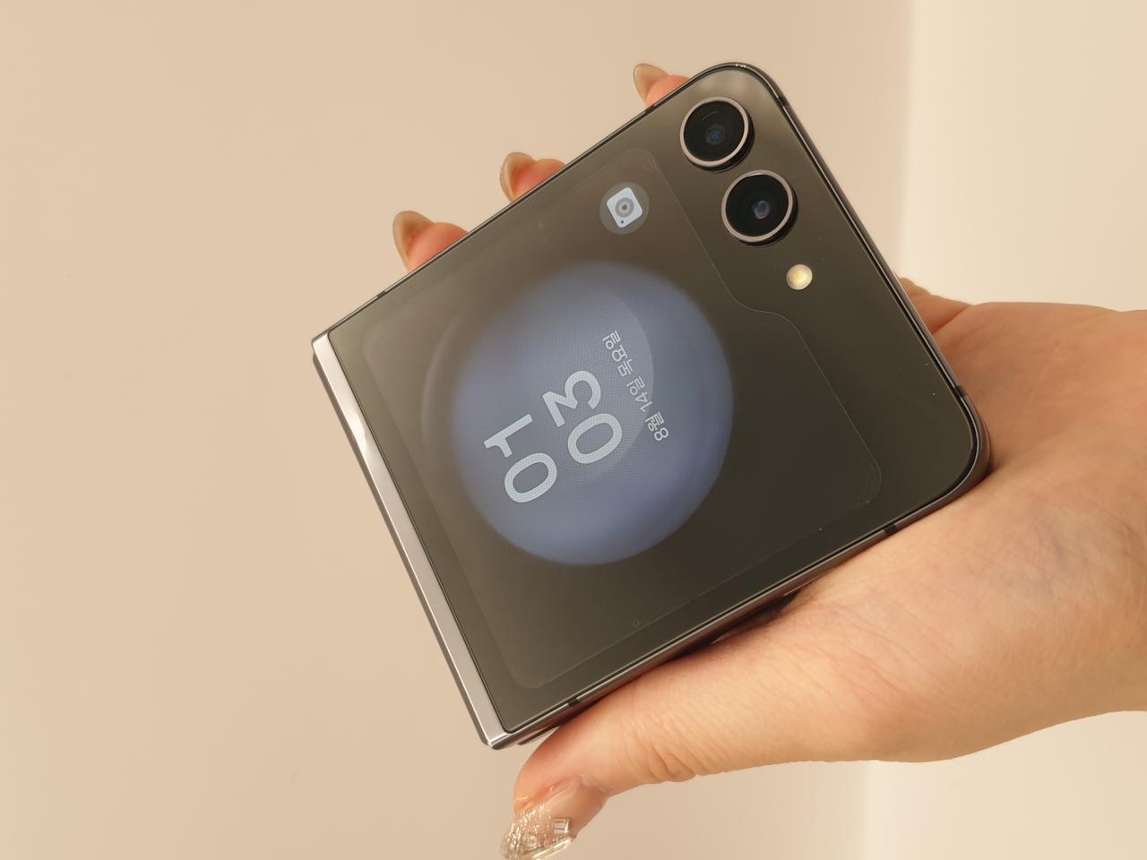 갤럭시 Z플립5 5G 512기가 블랙 저렴히 판매합니다