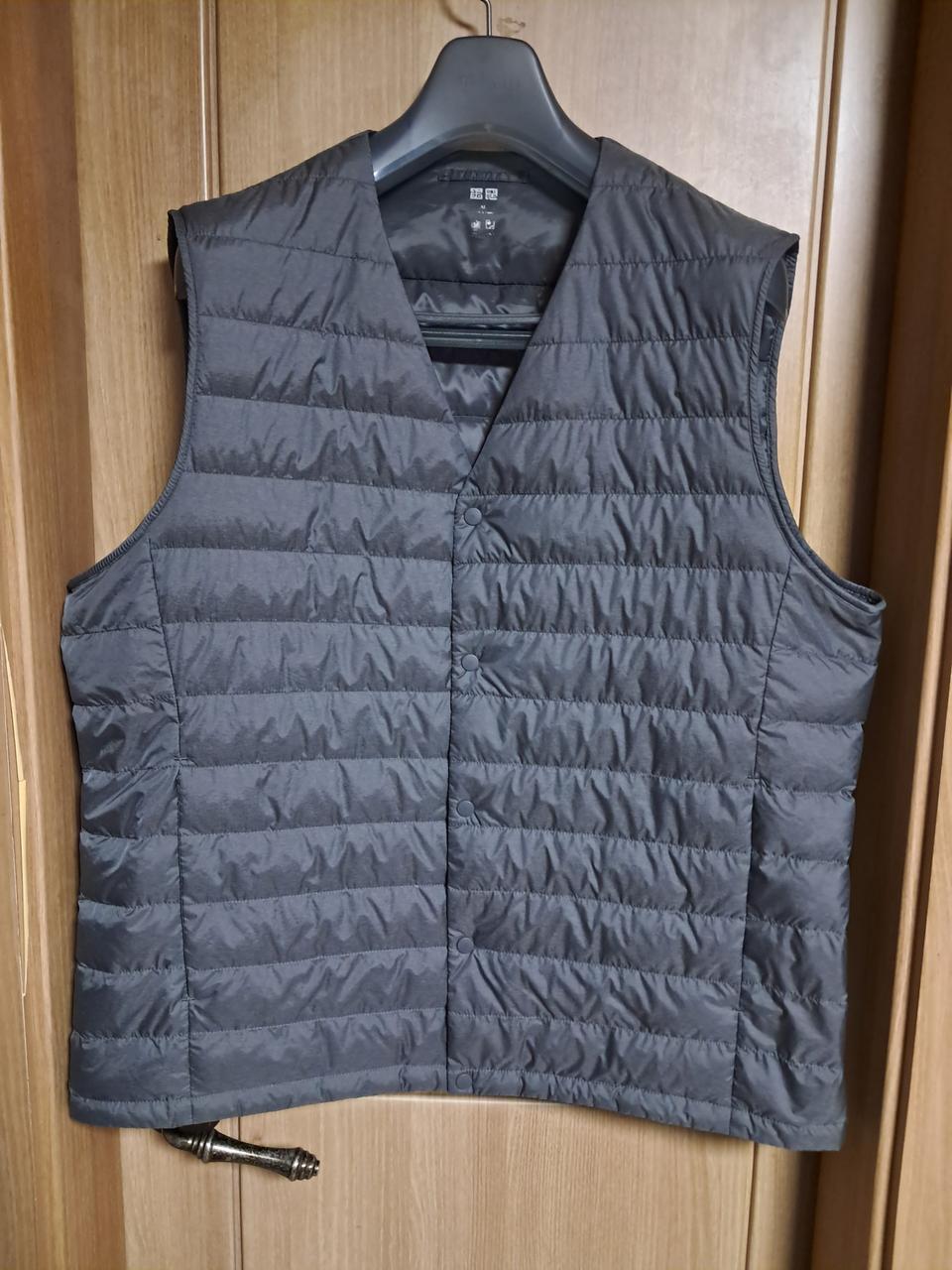 유니클로 경량 패딩조끼 XL