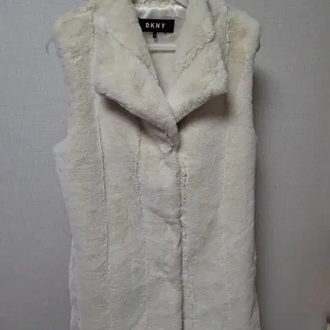 DKNY 퍼베스끼 55