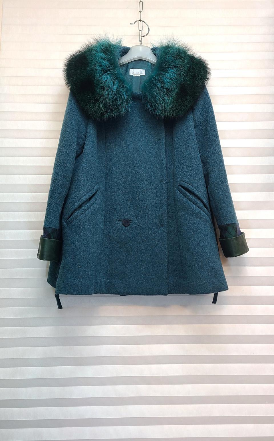 손정완> 양가죽 배색 퍼코트