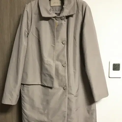 르베이지 트렌치코트