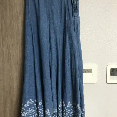 썰스데이아일랜드 와이드팬츠