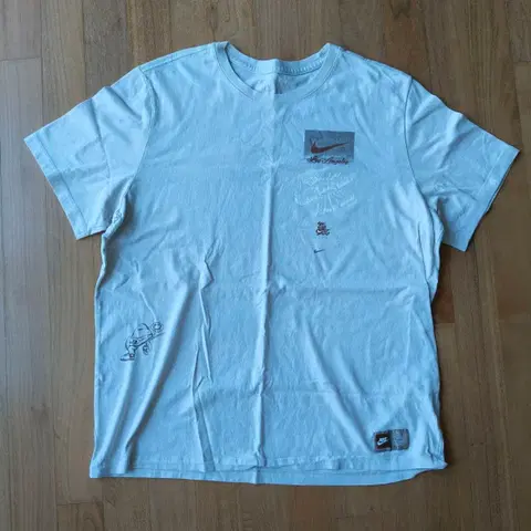 니이키 LA 티셔츠