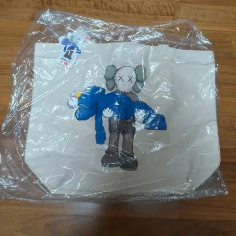 유니클로 x KAWs 토트백