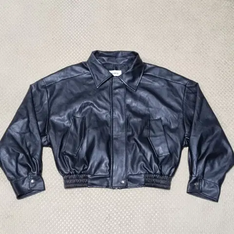 케렌 여성 루즈핏 숏 가죽자켓