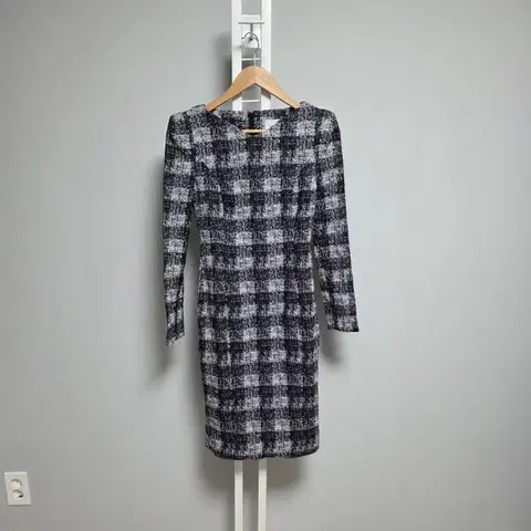 체크 무늬 트위드 슬리브 원피스