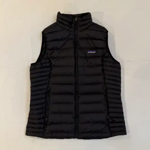 파타고니아 구스다운 경량패딩 조끼 블랙