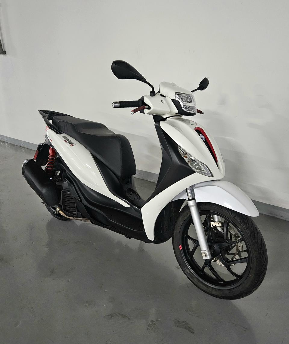 베스파 피아지오 메들리 125 ABS 23년식 판매합니다