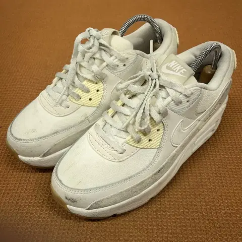 나이키 에어맥스 90 LV8 스니커즈 운동화 240 G08540