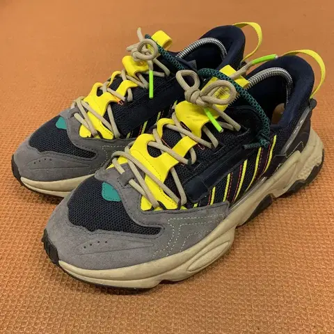 아디다스 오즈위고 스니커즈 운동화 255 G08239