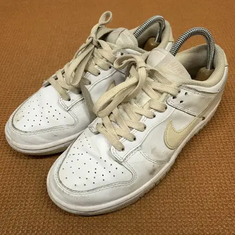 나이키 덩크 로우 펄화이트 스니커즈 운동화 235 G08538