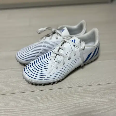 아디다스 프레데터 TF 풋살화 흰파 260사이즈 팜