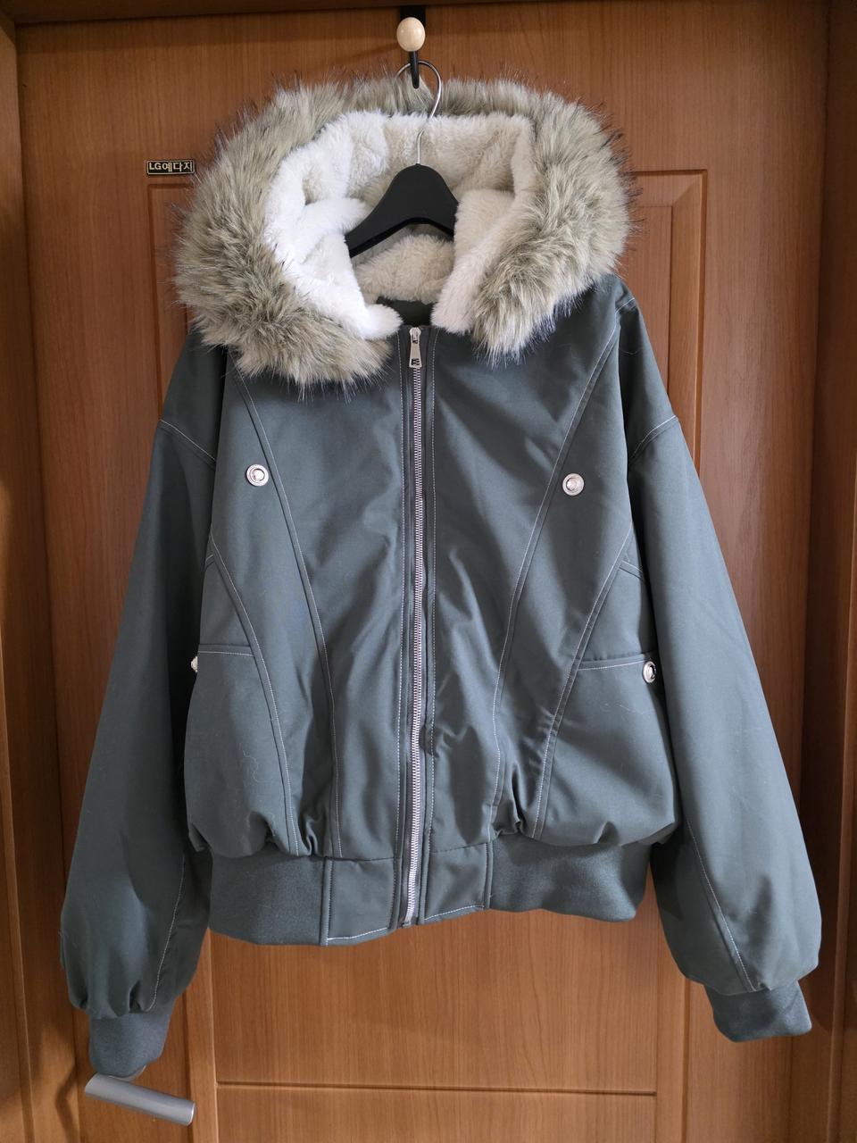 (새상품) 예쁜 카키 털 트리밍 야상 점퍼