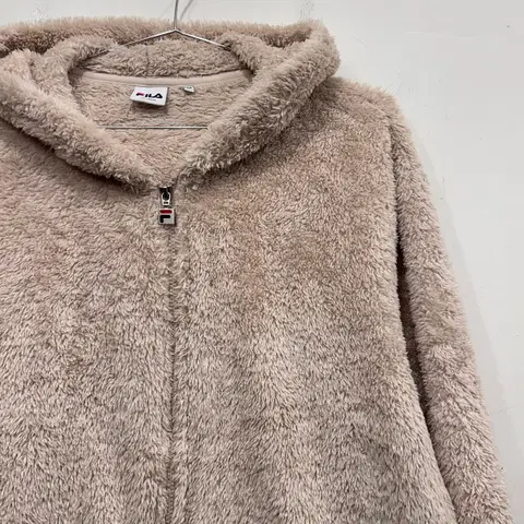 휠라 레귤러핏 실버 뱃지 모헤어 후드 플리스