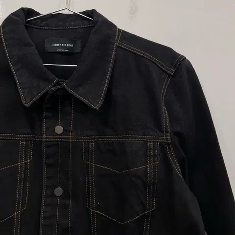 86로드 데님 스티치 샐비지 흑청 트러커자켓