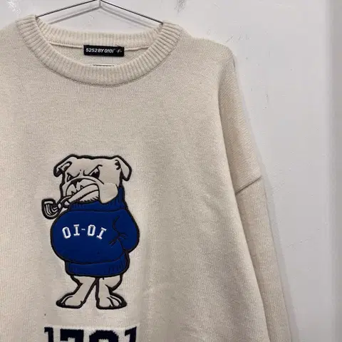 OIOI 1701 패치 빅로고 오버핏 코튼 니트