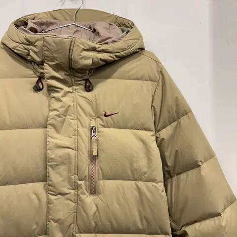 나이키 에슬레틱 구스다운 배색 후드 패딩