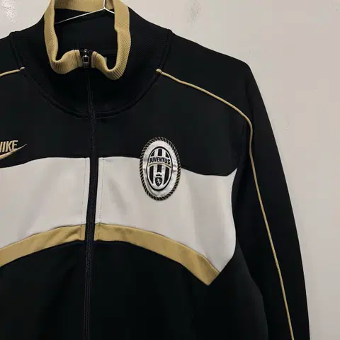 나이키 올드스쿨 유벤투스 팀로고 싸커 져지