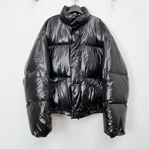 언유즈랩 덕다운 유광 푸퍼패딩