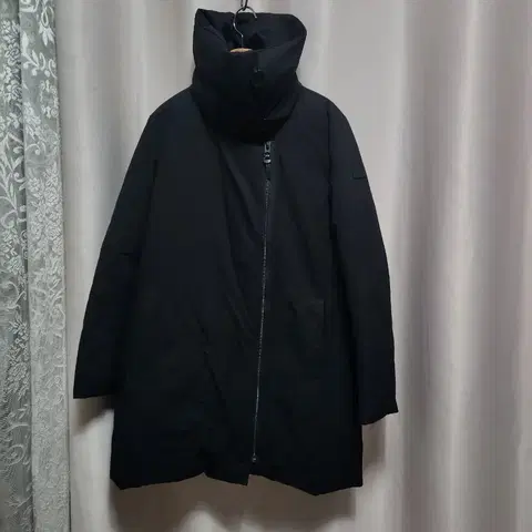 ANDREW MARC블랙 하이넥 패딩 점퍼