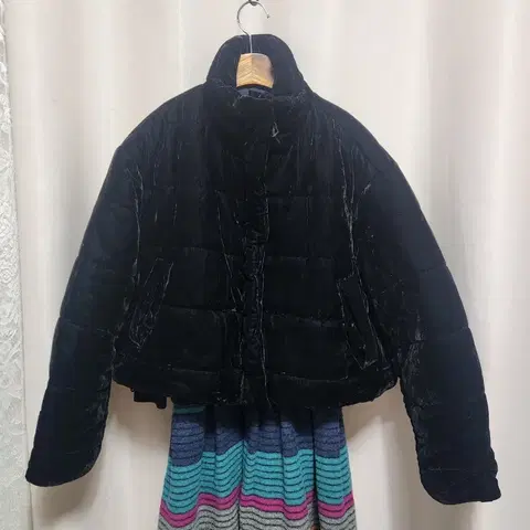 11AM 벨벳 블랙 숏패딩 점퍼