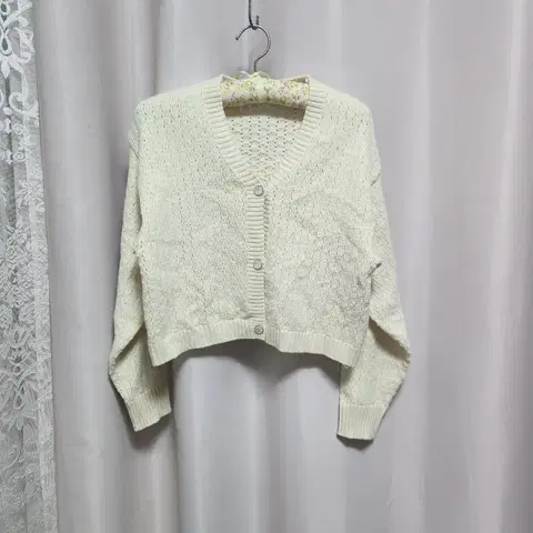 아이보리 브이넥 니트 가디건