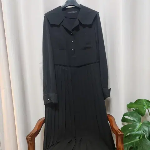 지컷 블랙 세일러 카라 플리츠 롱 원피스