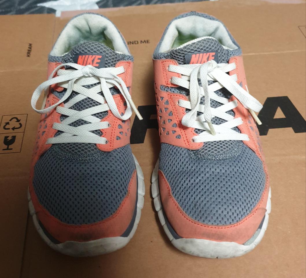 나이키 프리런 스니커즈 오렌지 그레이 (230)