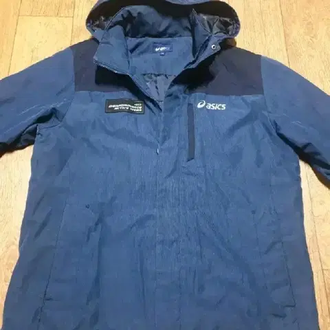 1252 아식스 운동복 점퍼 110 사이즈입니다