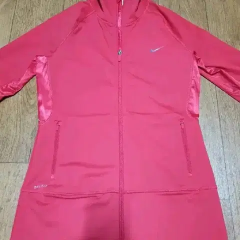 1055 나이키 운동복 집업 90 사이즈입니다