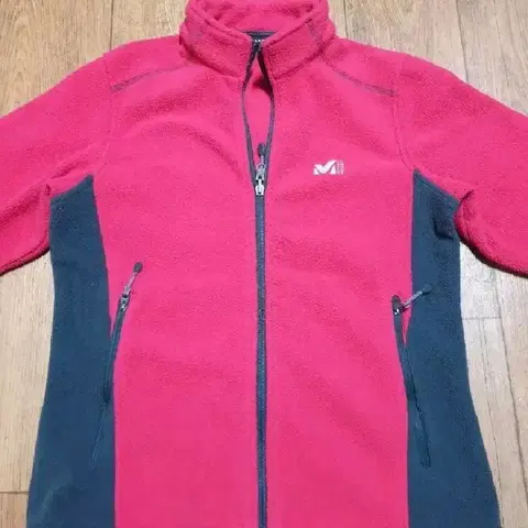 1095 밀레 기모 후리스 집업90 사이즈입니다