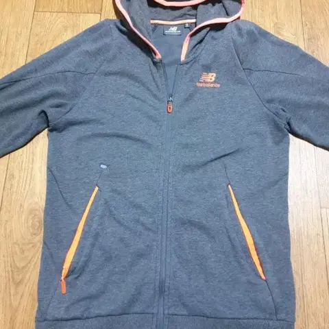 1085 뉴발란스 운동복 후드집업95 사이즈입니다