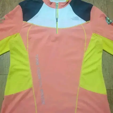 1111 노스페이스 아웃도어 반집업 95 사이즈입니다