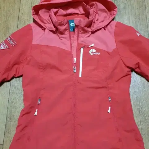 1170 네파 아웃도어 바람막이 95 사이즈입니다