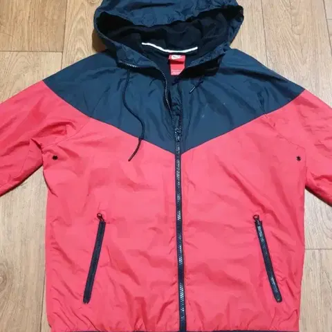 1151 나이키 운동복 바람막이 95 사이즈입니다