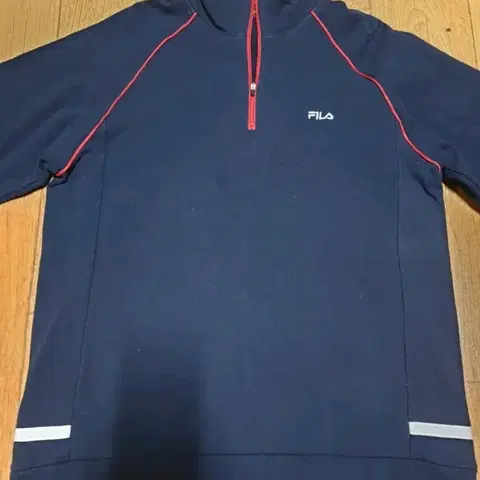 1031 휠라 운동복 반집업티 100 사이즈입니다