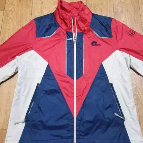 1097 네파 아웃도어 바람막이 105 사이즈입니다