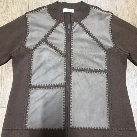 1039 크로크다일 레이디 집업 100 사이즈입니다