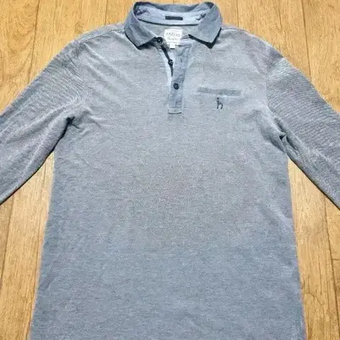 1261 헤지스 긴팔 카라티 90 사이즈입니다