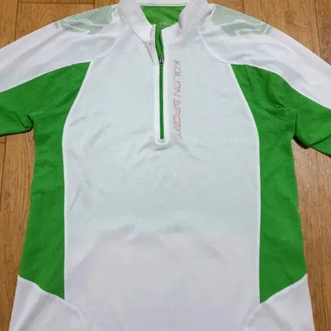 1112 코오롱 아웃도어 반집업 95 사이즈입니다