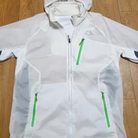 1149 카파 바람막이 110 사이즈입니다