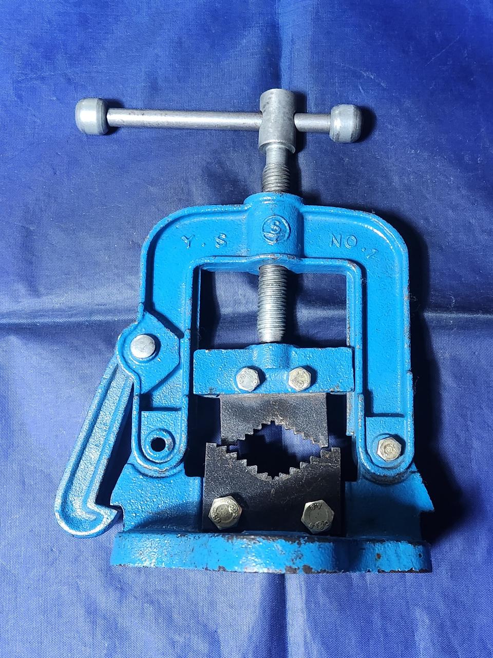 용수공업사 파이프바이스 1호 팝니다