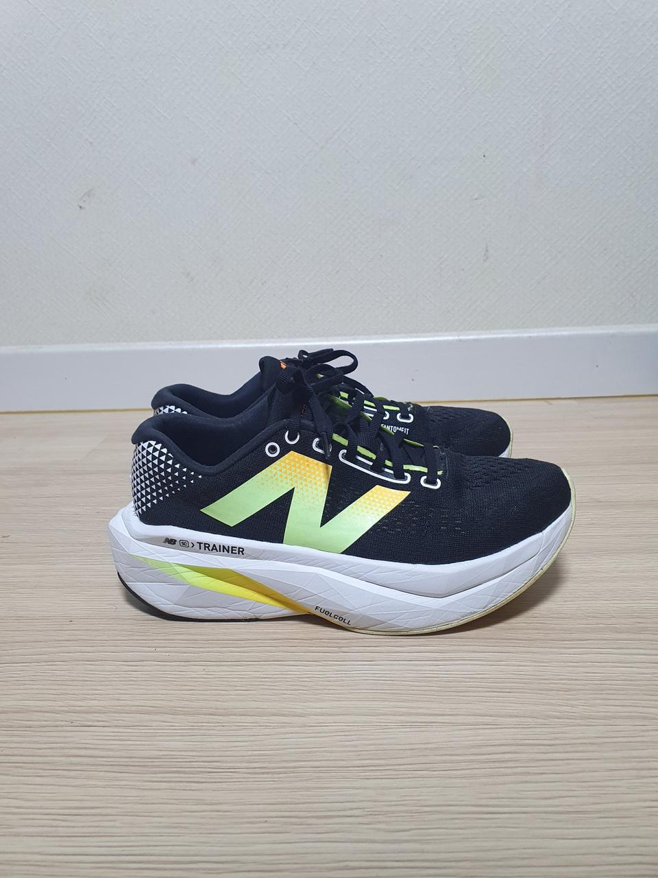 뉴발란스 SC 트레이너 v3 러닝화 260