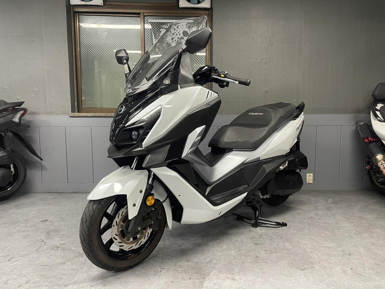 SYM "크루심알파300ABS" 22년식 특A급매물! 스쿠터오토바이