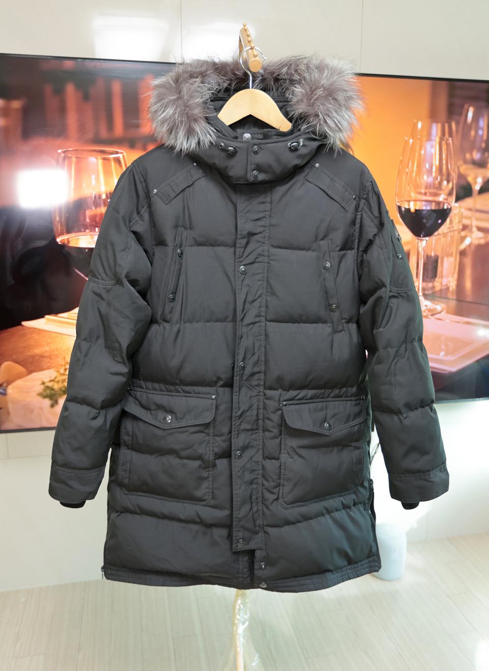 카리스마가 풍기는 블랙 롱패딩, 무스너클