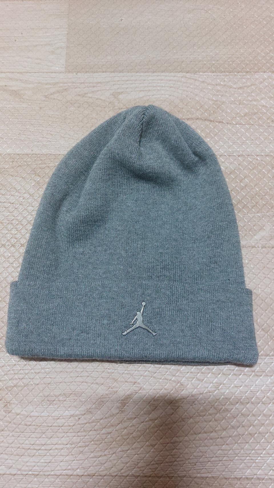 나이키 조던 비니. 회색. 거의새것