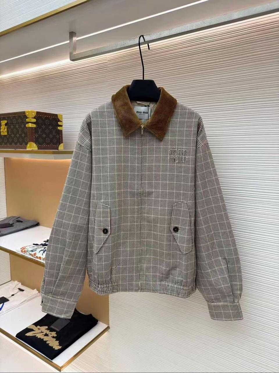 미우미우: 새상품 / 자켓 / 약 105 사이즈