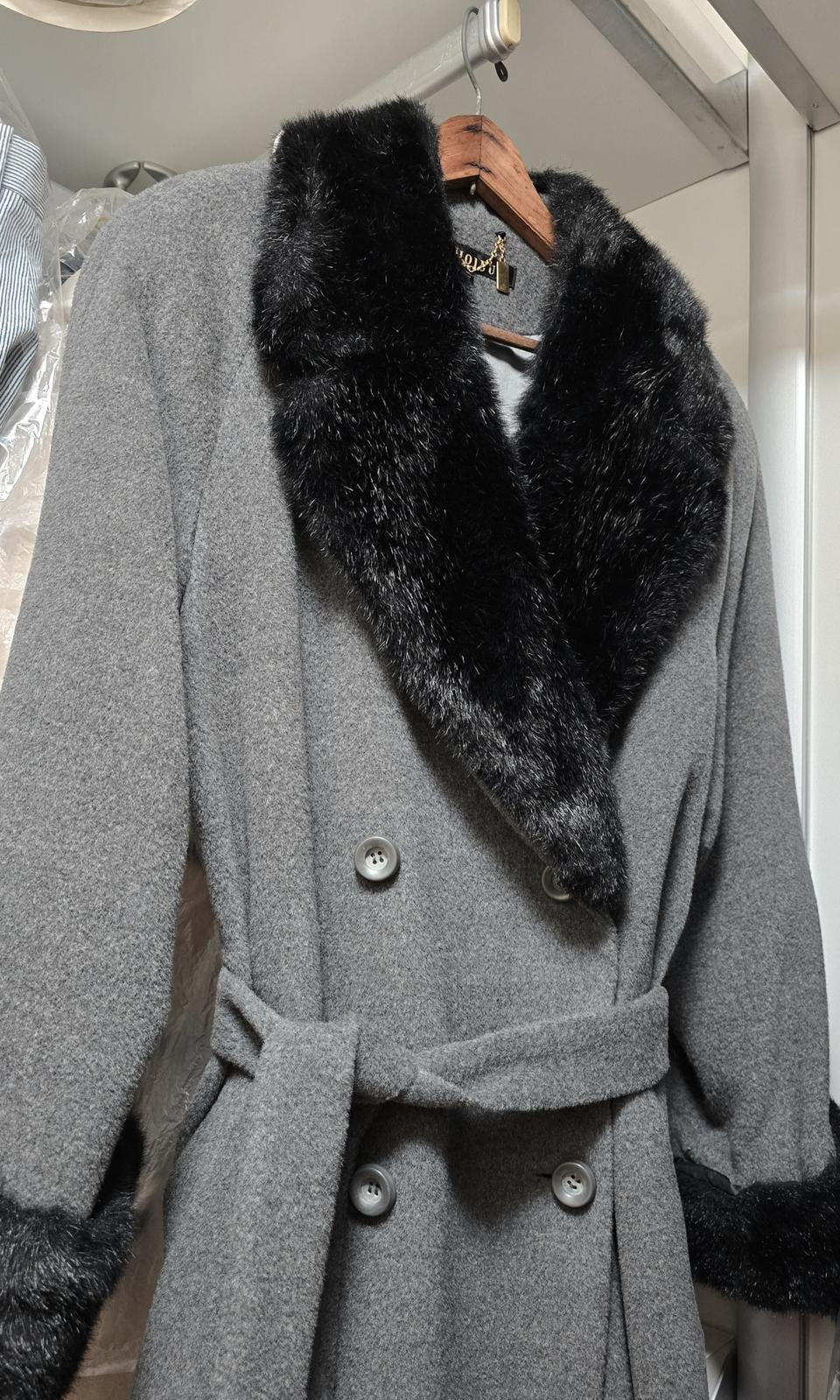 조이너스 고급 블랙 퍼 모직 그레이 롱코트(상태좋아요~)